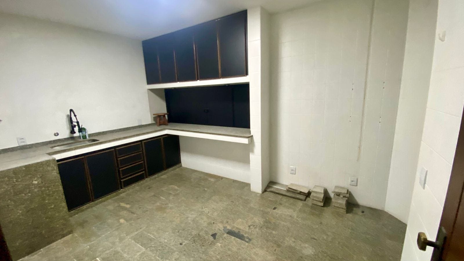 casa à venda com aproximadamente 300 m², 2 pavimentos e 4 vagas no Bairro Ouro Preto – Belo Horizonte/MG