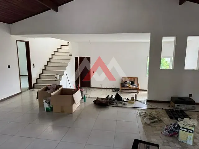 Casa com 370m² 4 quartos e 5 banheiros, à venda, no bairro Itaipu em Niterói
