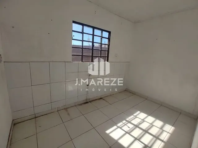 Casa com 202m² 2 quartos e 1 banheiro, para alugar, no bairro Núcleo Habitacional Colonial em Apucarana