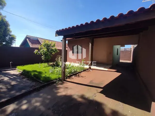 Casa com 202m² 2 quartos e 1 banheiro, para alugar, no bairro Núcleo Habitacional Colonial em Apucarana