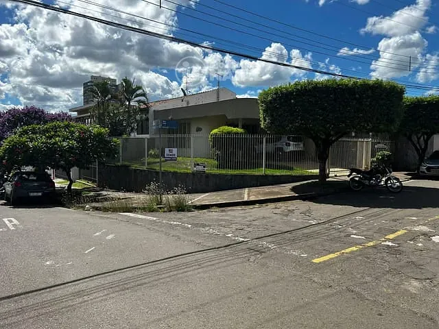 Casa com 370m², à venda, no bairro Aurora em Londrina