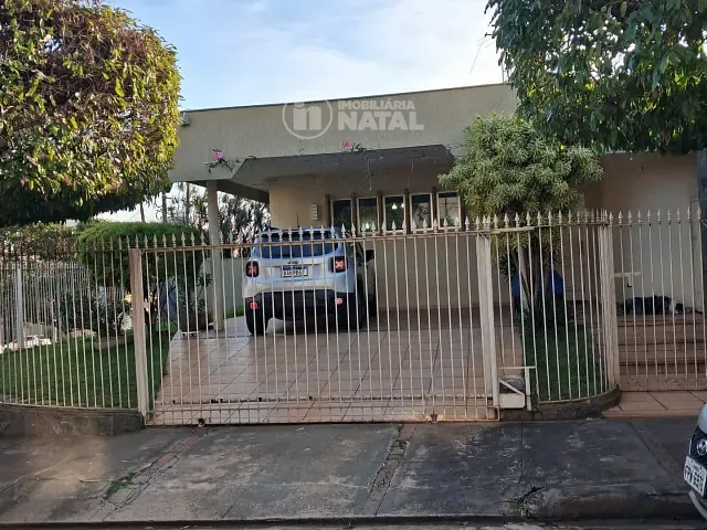 Casa com 370m², à venda, no bairro Aurora em Londrina