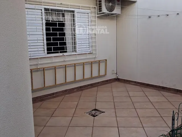 Casa com 370m², à venda, no bairro Aurora em Londrina
