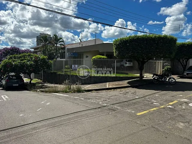 Casa com 370m², à venda, no bairro Aurora em Londrina