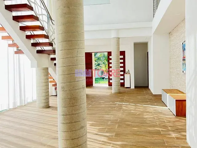 Casa com 744m² 4 quartos e 4 banheiros, à venda, no bairro Olivença em Ilhéus