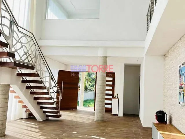 Casa com 744m² 4 quartos e 4 banheiros, à venda, no bairro Olivença em Ilhéus