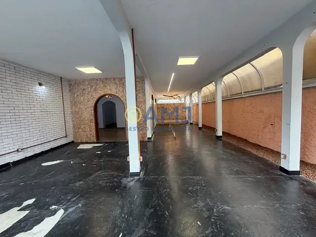 Casa com 390m² 4 quartos e 3 banheiros, para alugar, no bairro Setor Nova Suiça em Goiânia