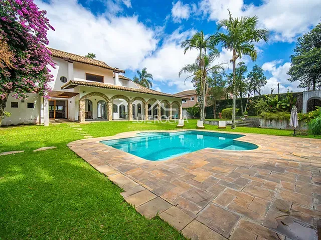 Casa com 2000m² 3 quartos e 6 banheiros, à venda, no bairro Parque Dom Henrique em Cotia