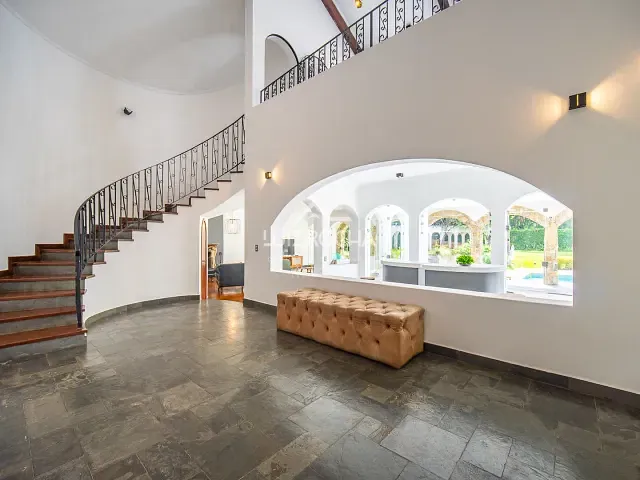 Casa com 2000m² 3 quartos e 6 banheiros, à venda, no bairro Parque Dom Henrique em Cotia
