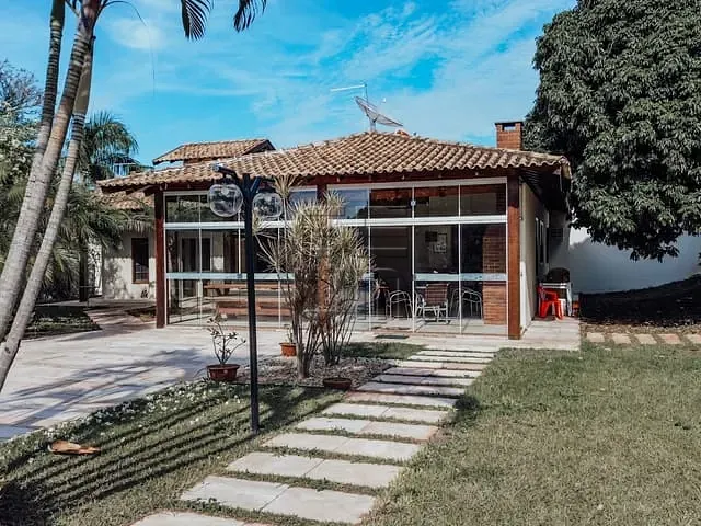 Casa com 2500m² 3 quartos e 3 banheiros, à venda, no bairro Jardim Itatiaia 2 em Londrina