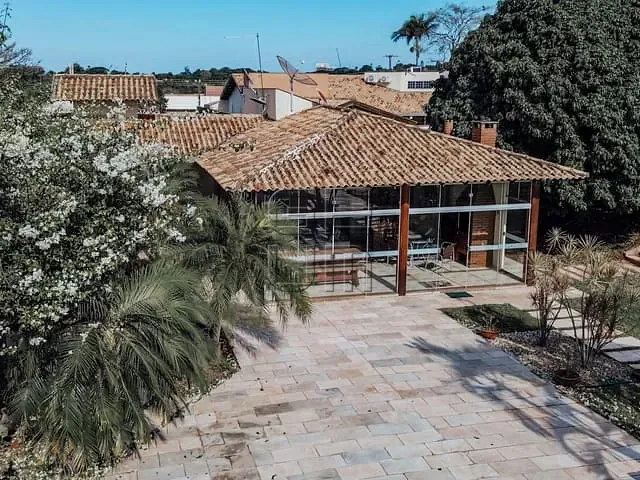 Casa com 2500m² 3 quartos e 3 banheiros, à venda, no bairro Jardim Itatiaia 2 em Londrina