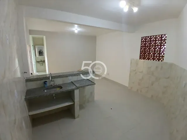 Casa com 60m² 1 quarto e 1 banheiro, para alugar, no bairro Colégio em Rio de Janeiro