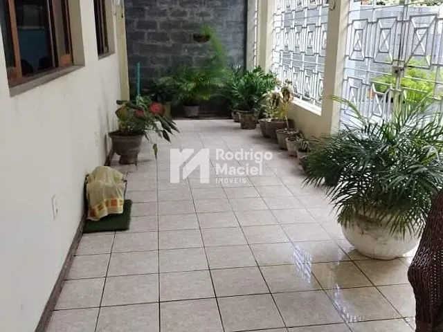 Casa com 310m², à venda, no bairro Cordeiro em Recife