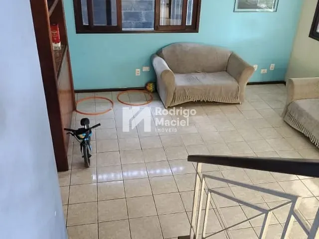 Casa com 310m², à venda, no bairro Cordeiro em Recife