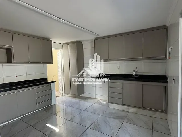 Casa com 225m² 3 quartos e 2 banheiros, à venda, no bairro Núcleo Habitacional Bruno Gisbert Cury em Pederneiras
