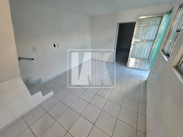 Casa com 93m² 2 quartos e 2 banheiros, para alugar, no bairro Vila Palmares em Santo André