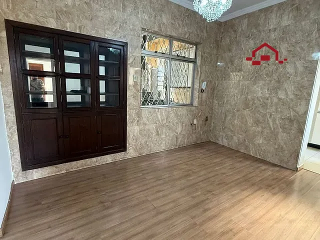 Casa com 300m² 3 quartos e 2 banheiros, à venda, no bairro Carlos Prates em Belo Horizonte