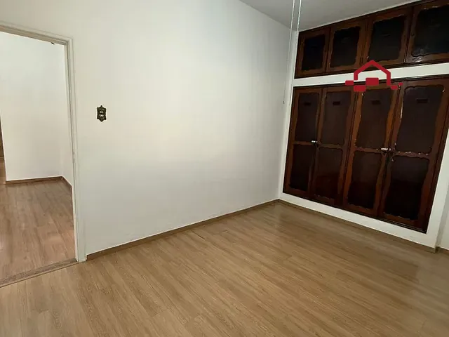 Casa com 300m² 3 quartos e 2 banheiros, à venda, no bairro Carlos Prates em Belo Horizonte