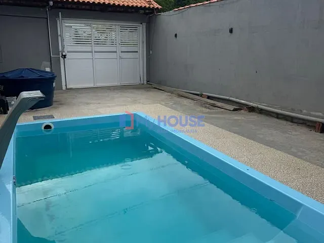 Casa 3 quartos e 4 banheiros, à venda, no bairro Nossa Senhora da Vitória em Ilhéus