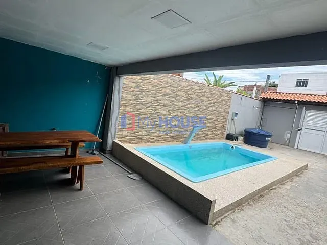 Casa 3 quartos e 4 banheiros, à venda, no bairro Nossa Senhora da Vitória em Ilhéus
