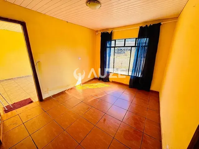 Casa com 100m² 3 quartos e 1 banheiro, à venda, no bairro Sítio Cercado em Curitiba