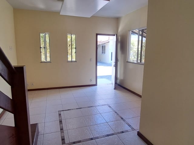 Casa 2 quartos e 1 banheiro, à venda, no bairro Extensão do Bosque em Rio das Ostras