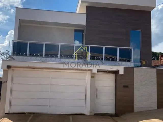 Casa com 200m² 3 quartos e 3 banheiros, à venda ou para alugar, no bairro Jardim Novo Horizonte em Guaxupé