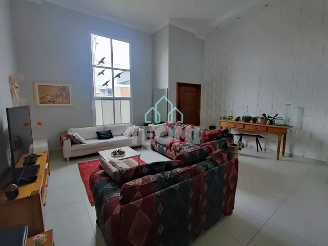 Casa com 300m² 3 quartos e 2 banheiros, à venda, no bairro Parque Vera Cruz em Tremembé
