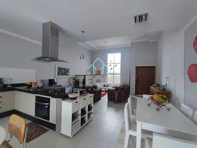 Casa com 300m² 3 quartos e 2 banheiros, à venda, no bairro Parque Vera Cruz em Tremembé
