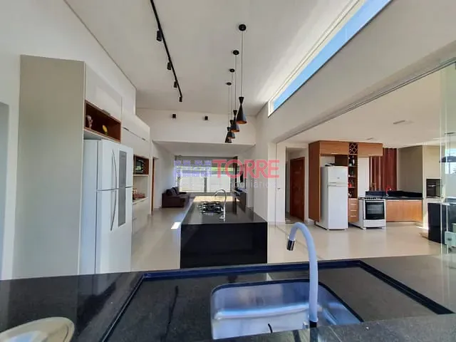 Casa com 462m² 2 quartos e 3 banheiros, à venda, no bairro Nossa Senhora da Vitória em Ilhéus