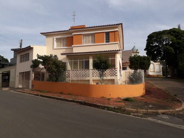 Casa com 235m² 3 quartos e 3 banheiros, à venda, no bairro Vila Norma em Espírito Santo do Pinhal