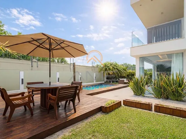 Casa com 690m² 4 quartos e 5 banheiros, à venda, no bairro Laranjal em Pelotas