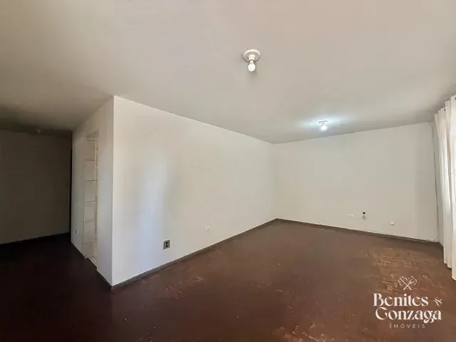 Casa com 414m² 3 quartos e 1 banheiro, à venda, no bairro Vila Marumby em Maringá