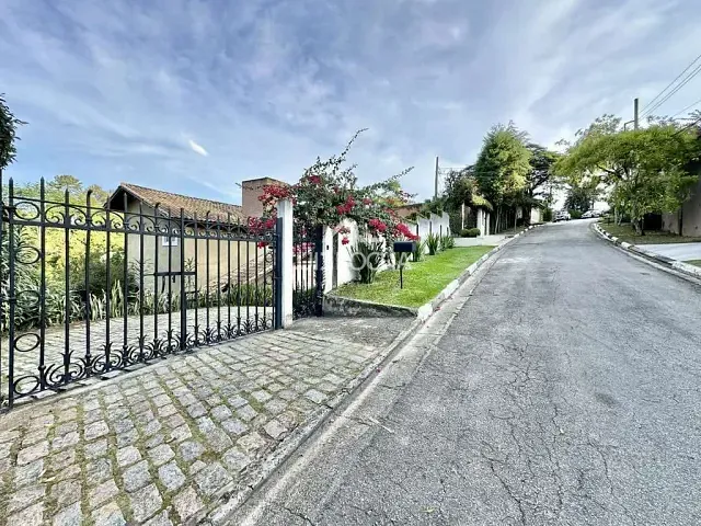 Casa com 1020m² 3 quartos e 4 banheiros, à venda, no bairro Chácara dos Lagos em Carapicuíba