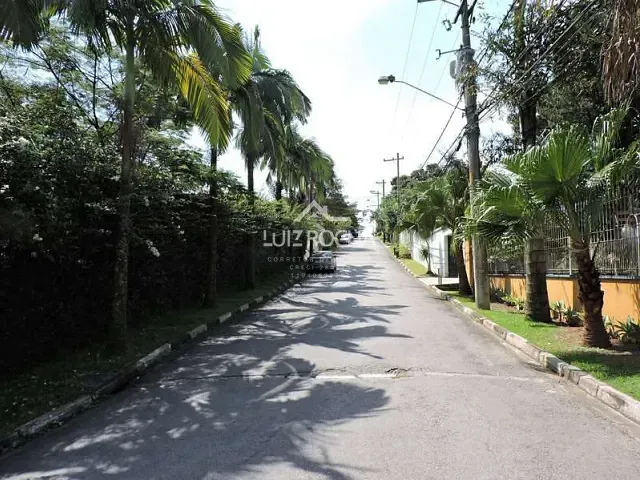 Casa com 1020m² 3 quartos e 4 banheiros, à venda, no bairro Chácara dos Lagos em Carapicuíba
