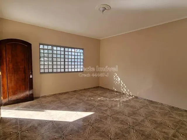 Casa com 300m² 2 quartos e 2 banheiros, à venda, no bairro Nova Jaguariúna em Jaguariúna