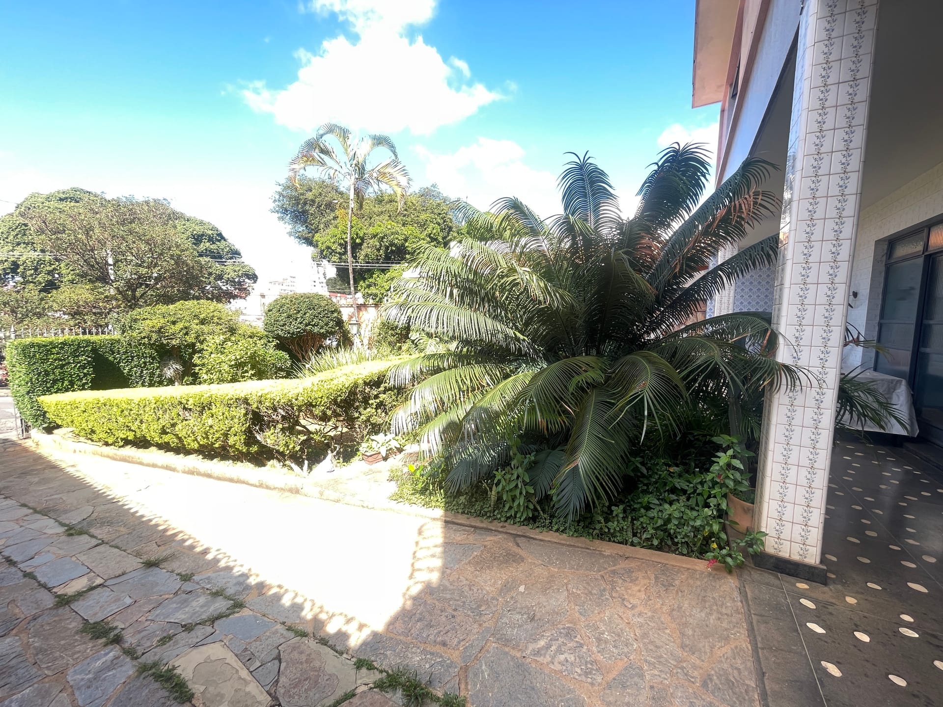 Casa à venda com 4 quartos, suíte e 4 vagas no bairro Alto Caiçaras em Belo Horizonte/MG