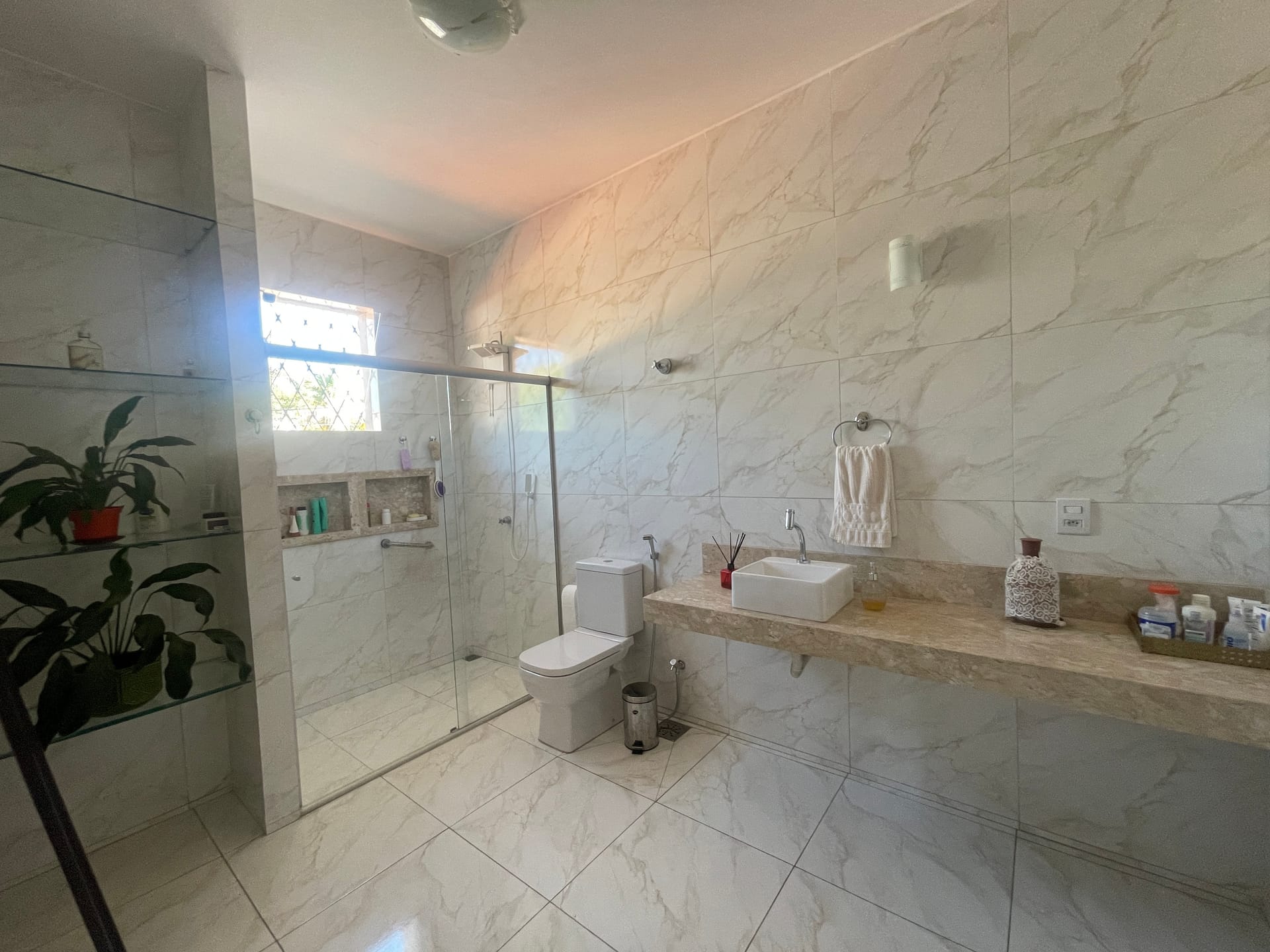 Casa à venda com 4 quartos, suíte e 4 vagas no bairro Alto Caiçaras em Belo Horizonte/MG