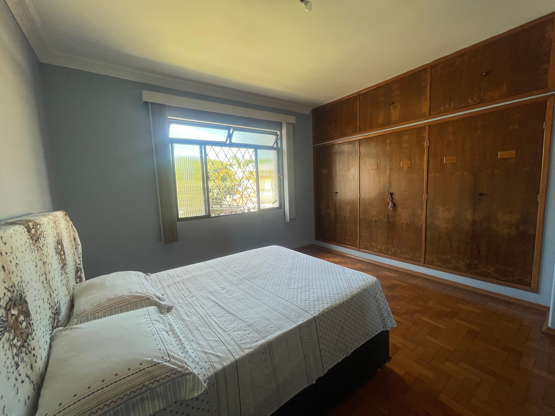Casa à venda com 4 quartos, suíte e 4 vagas no bairro Alto Caiçaras em Belo Horizonte/MG