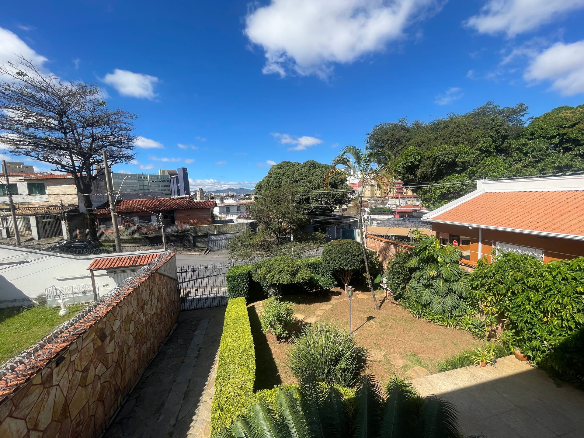 Casa à venda com 4 quartos, suíte e 4 vagas no bairro Alto Caiçaras em Belo Horizonte/MG