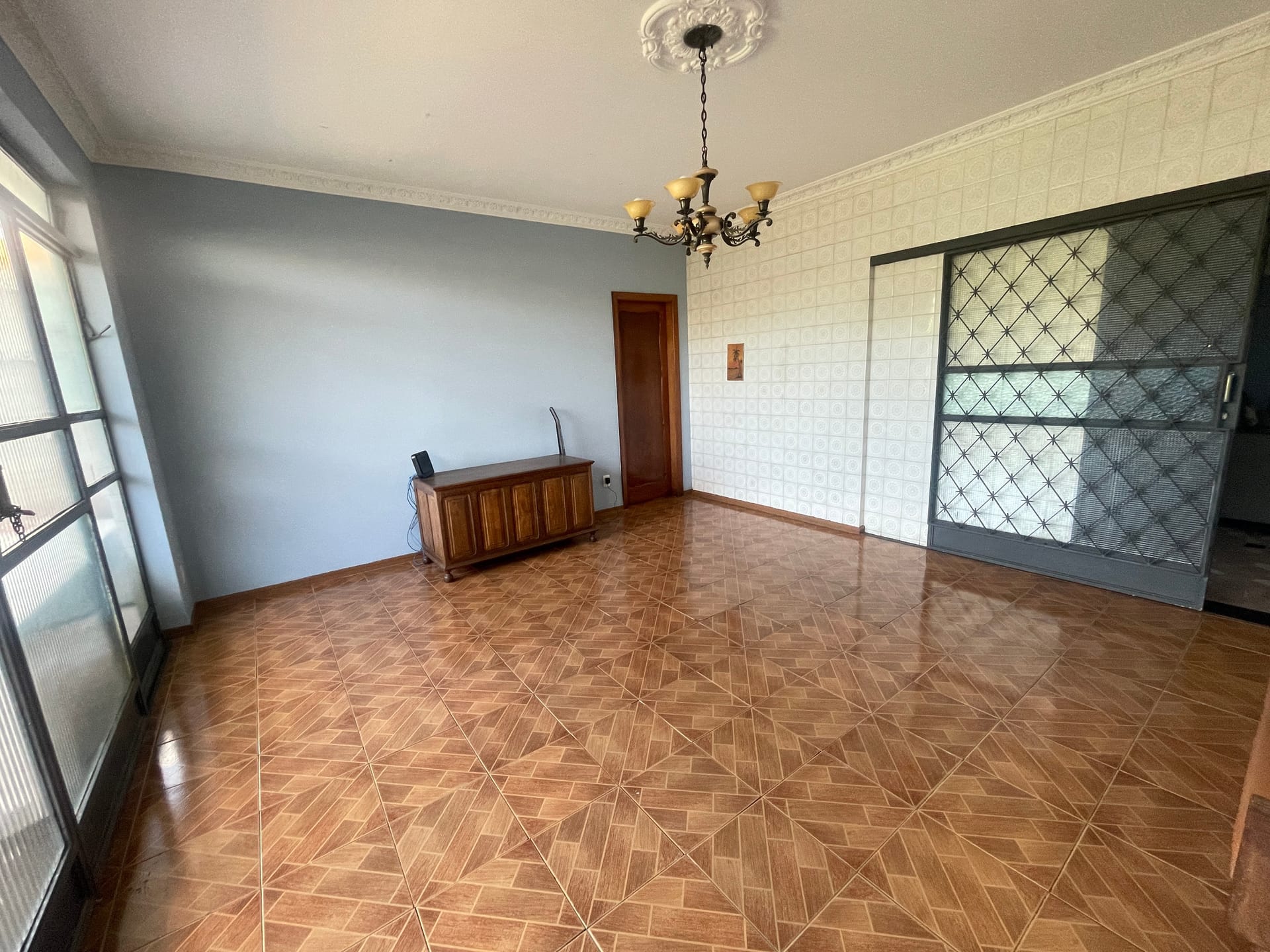 Casa à venda com 4 quartos, suíte e 4 vagas no bairro Alto Caiçaras em Belo Horizonte/MG