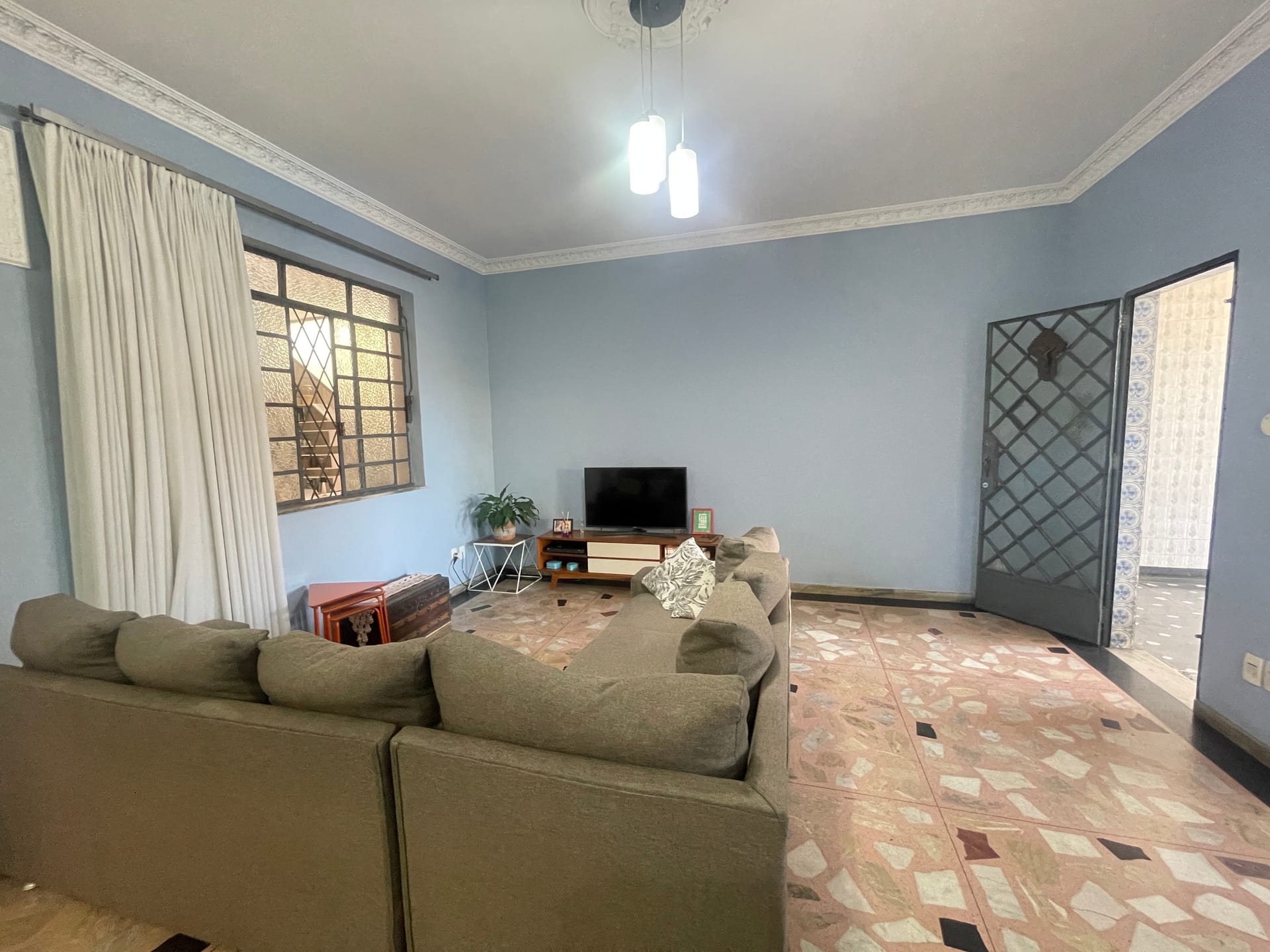 Casa à venda com 4 quartos, suíte e 4 vagas no bairro Alto Caiçaras em Belo Horizonte/MG