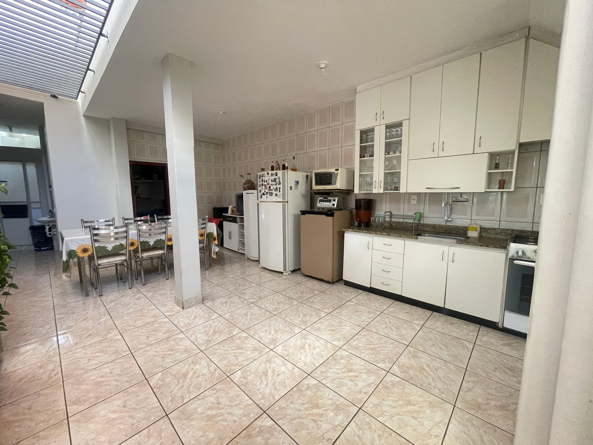 Casa à venda com 4 quartos, suíte e 4 vagas no bairro Alto Caiçaras em Belo Horizonte/MG