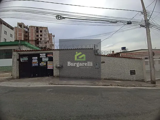 Casa 4 quartos e 2 banheiros, para alugar, no bairro Jardim Fabiana em Lavras