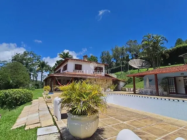 Casa com 9210m² 4 quartos e 5 banheiros, à venda, no bairro Posse em Teresópolis