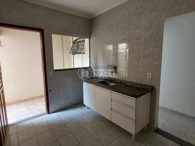 Casa com 150m² 2 quartos e 1 banheiro, à venda, no bairro Jardim Pérola em Londrina