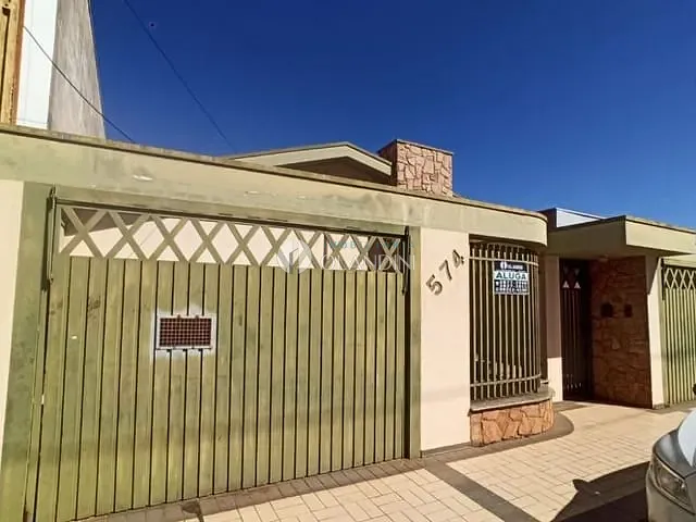 Casa com 345m² 4 quartos e 1 banheiro, para alugar, no bairro Centro em Artur Nogueira