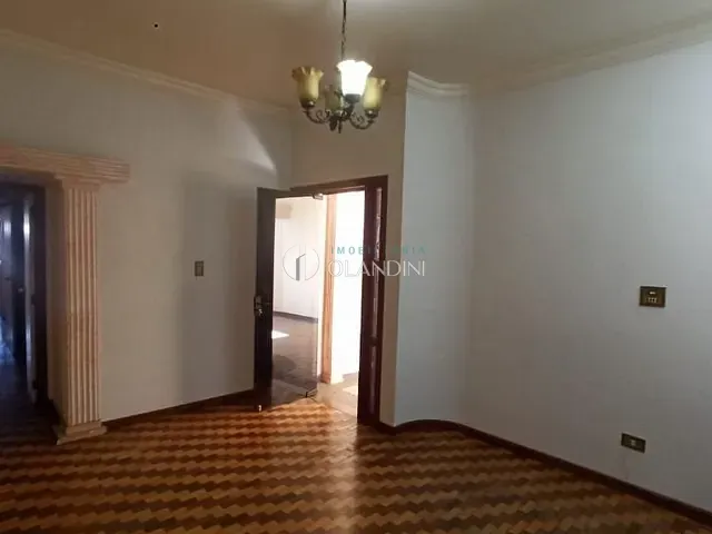 Casa com 345m² 4 quartos e 1 banheiro, para alugar, no bairro Centro em Artur Nogueira