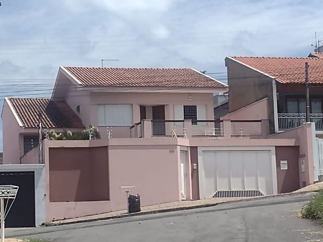 Casa com 603m², à venda, no bairro Jardim Das Rosas em Espírito Santo do Pinhal