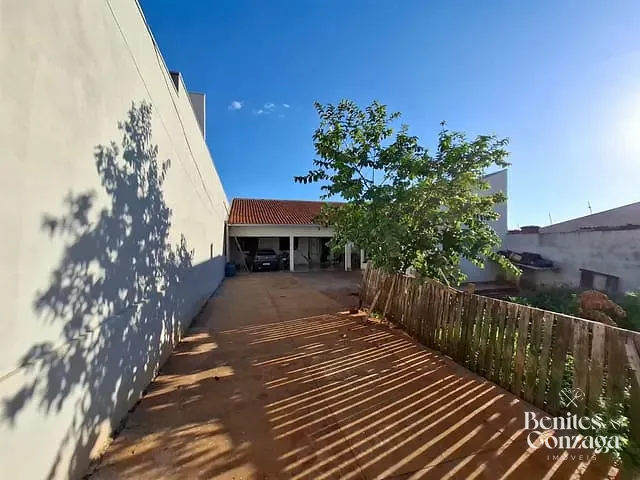 Casa com 100m² 3 quartos e 2 banheiros, à venda, no bairro Parque das Laranjeiras em Maringá